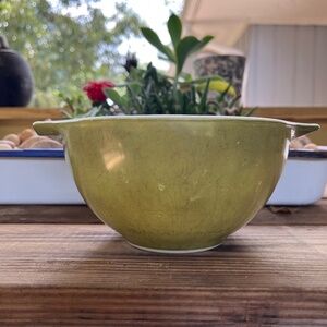 Pyrex Cinderella Nesting Mixing Bowl #441 - 1 1/2 PT. | Color = Verde Green